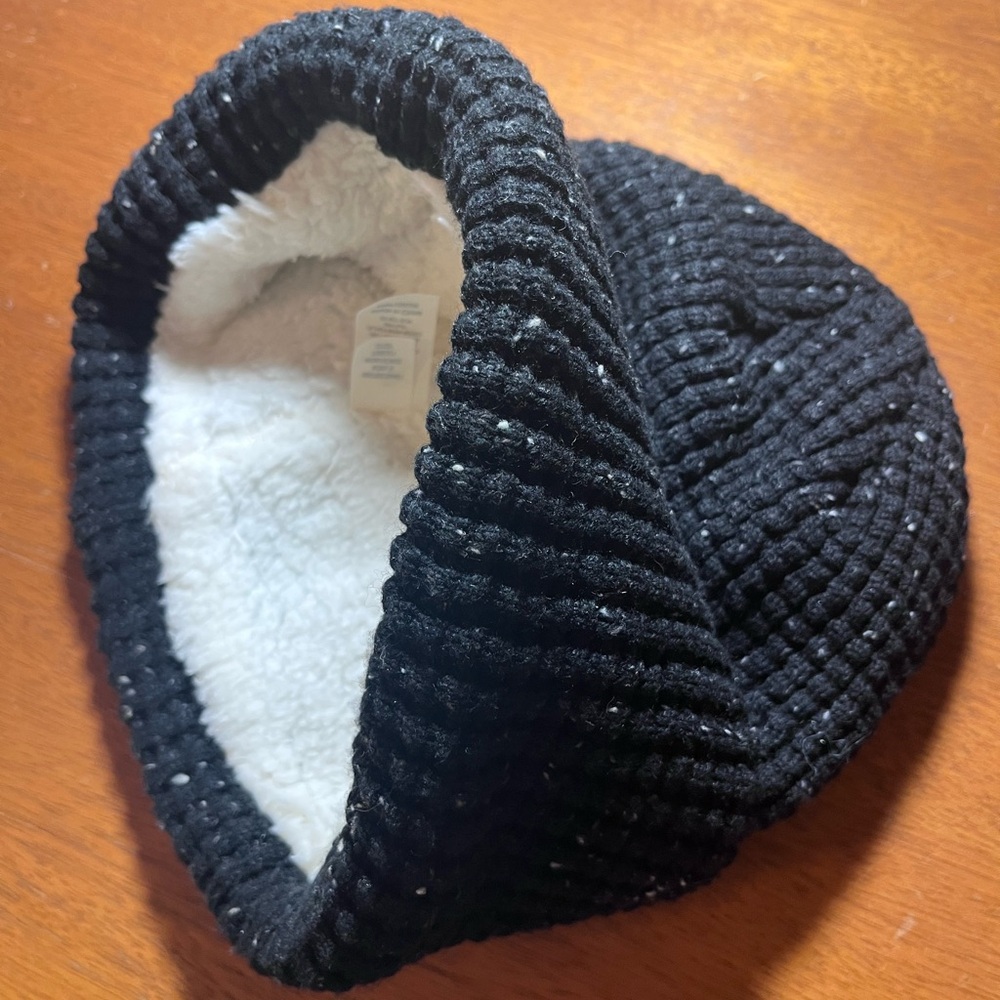 Cozy Black Knit Beanie & scarf with Faux Sherpa Lining